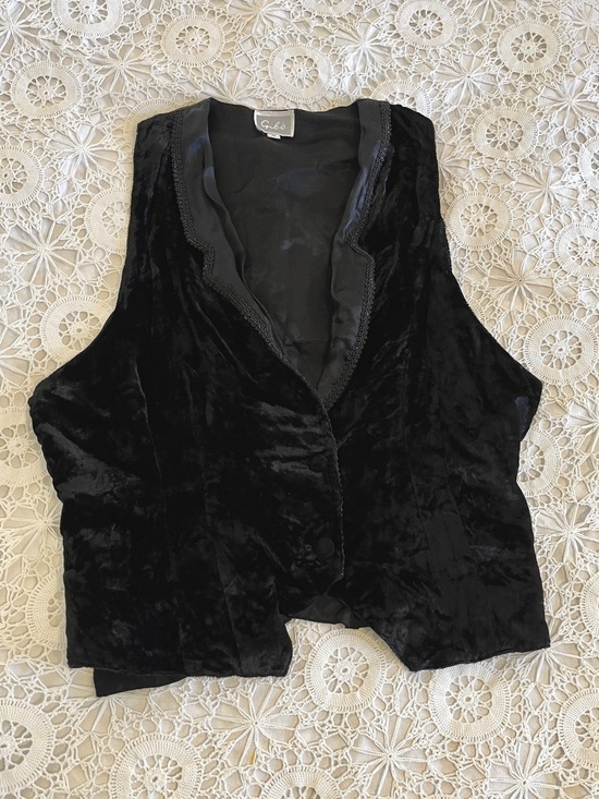 Vintage Tops - Vintage black velvet vest